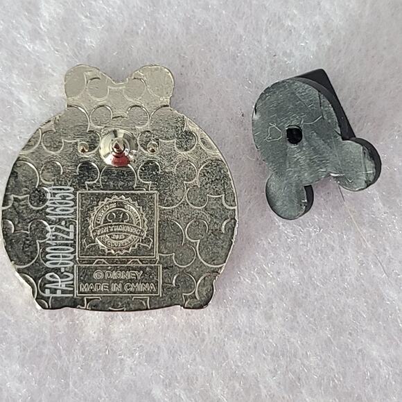 2015 Disney Pin Trading Daisy Duck Tsum Tsum Mystery Enamel Pin Authentic - Picture 3 of 8